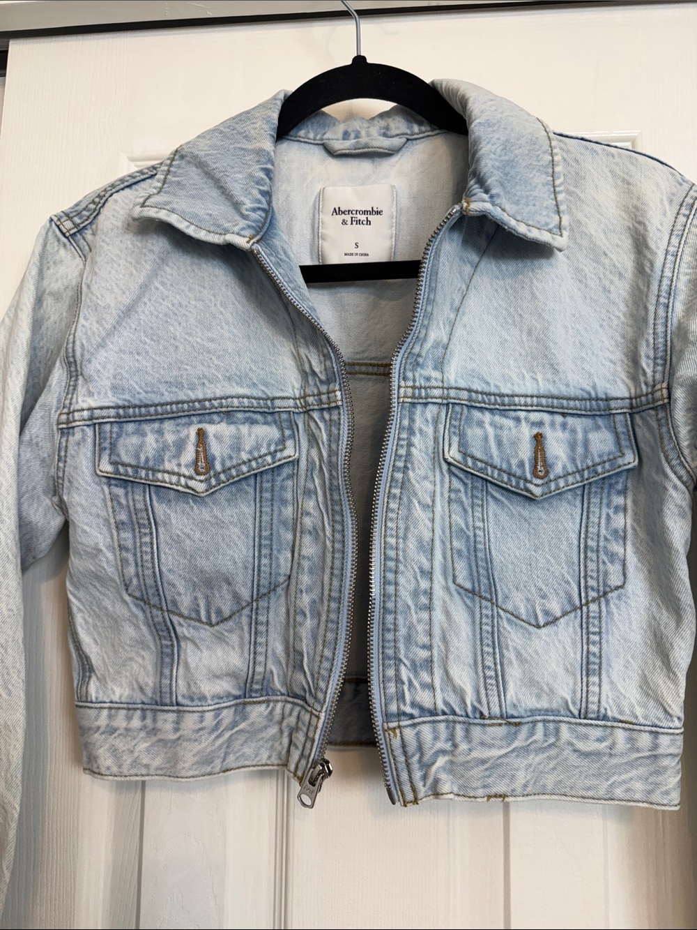 Abercrombie & Fitch cropped jean jacket - Picture 2 of 5